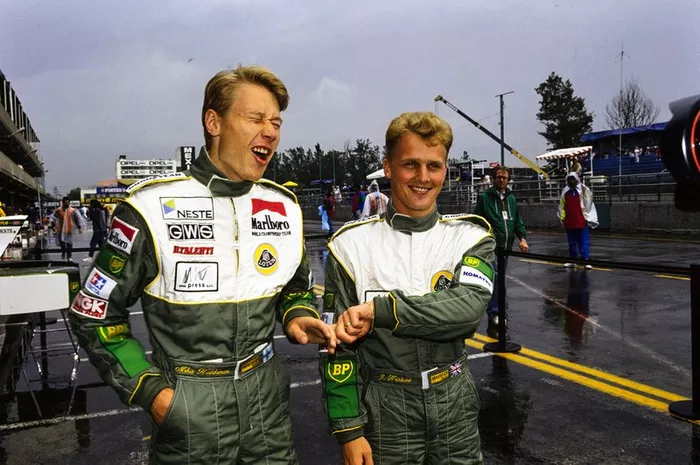 Mika Häkkinen con Johnny Herbert, Team Lotus