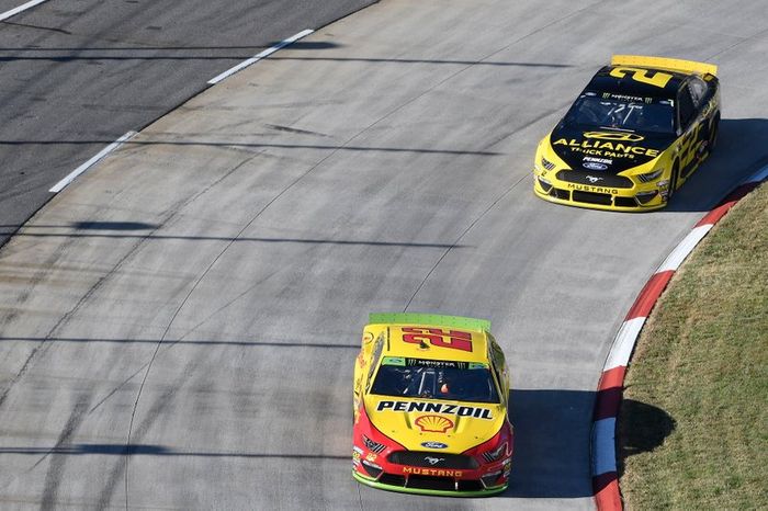 Joey Logano, Team Penske, Ford Mustang Shell Pennzoil, Brad Keselowski, Team Penske, Ford Mustang Alliance Truck Parts