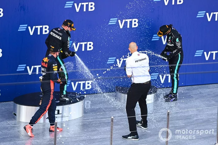 Podio: Valtteri Bottas, Max Verstappen, Lewis Hamilton