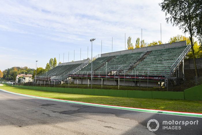 Gradas vacías en Imola