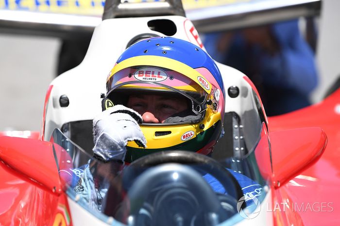 Jacques Villeneuve, pilota el Ferrari  312T  con el que su padre ganó el GP de Canadá 1978