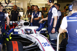Sergey Sirotkin, Williams FW41, in the garage.