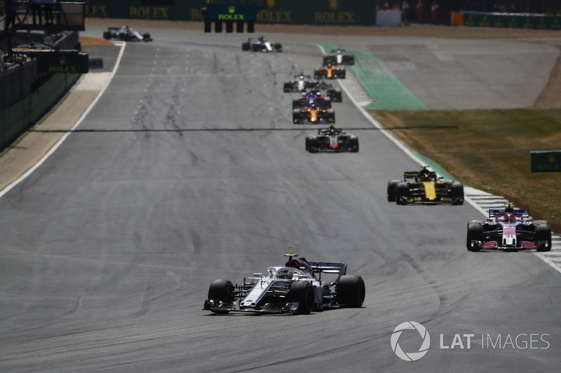 Charles Leclerc, Sauber C37, Esteban Ocon, Force India VJM11, y Carlos Sainz Jr., Renault Sport F1 Team R.S. 18