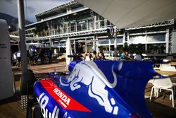 Una Toro Rosso in esposizione alla Red Bull Energy Station