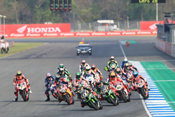 Jonathan Rea, Kawasaki Racing leads at the start