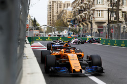 Stoffel Vandoorne, McLaren MCL33 Renault, Romain Grosjean, Haas F1 Team VF-18 Ferrari, Sergio Perez, Force India VJM11 Mercedes