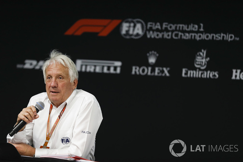 Charlie Whiting, Direttore Gara, FIA, parla durante la conferenza stampa FIA del giovedì