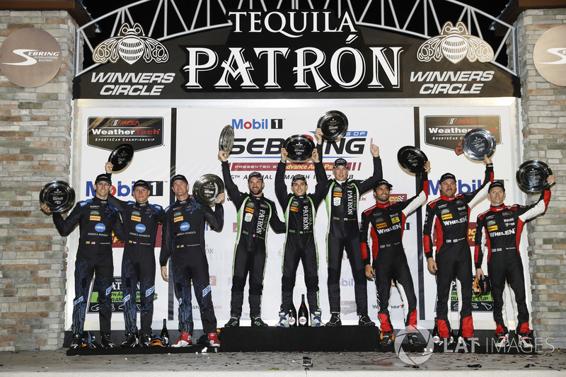 Podio: segundo lugar Renger van der Zande, Jordan Taylor, Ryan Hunter-Reay, Wayne Taylor Racing, ganadores Pipo Derani, Johannes van Overbeek, Nicolas Lapierre, Tequila Patrón ESM Nissan, tercer lugar Eric Curran, Mike Conway, Felipe Nasr, Action Express Carreras