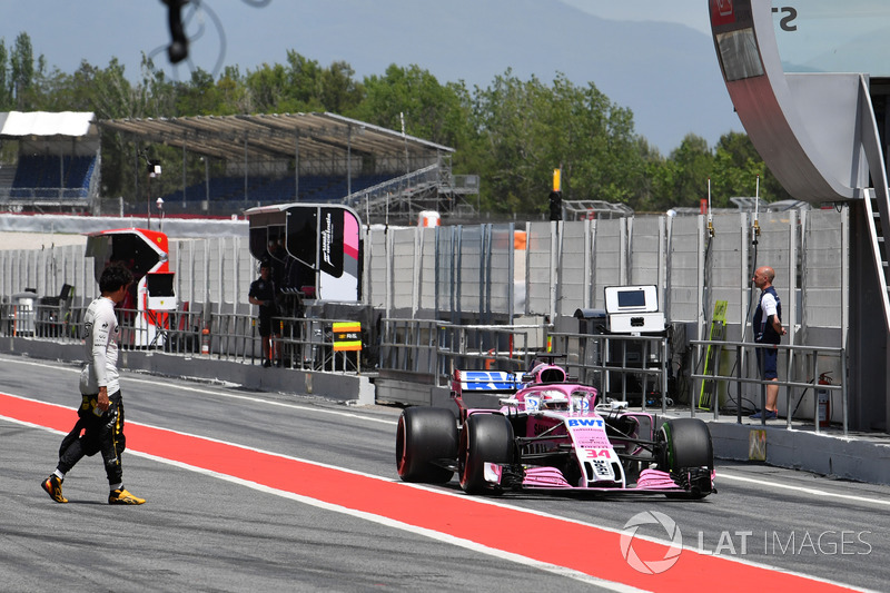 Carlos Sainz Jr., Renault Sport F1 Team y Nicholas Latifi, Force India VJM11