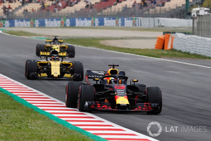 Daniel Ricciardo, Red Bull Racing RB14, Carlos Sainz Jr., Renault Sport F1 Team R.S. 18., Nico Hulkenberg, Renault Sport F1 Team R.S. 18. in FP3