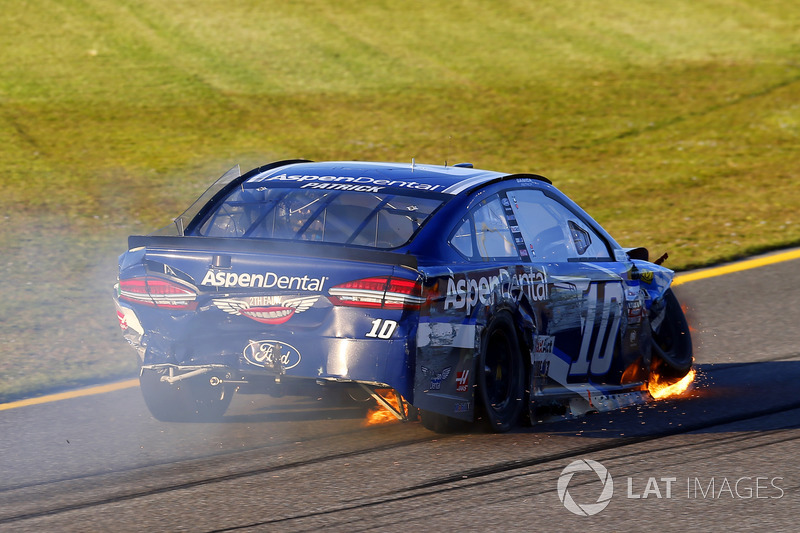 Crash: Danica Patrick, Stewart-Haas Racing Ford