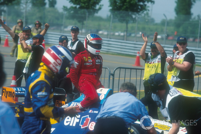 Montreal 1995 : Michael Schumacher (Benetton) carica Jean Alesi (Ferrari)