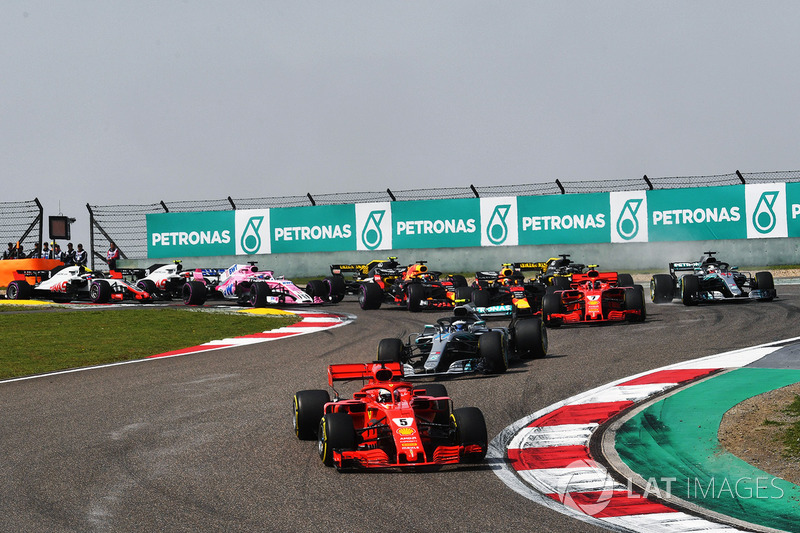 Start: Sebastian Vettel, Ferrari SF71H memimpin