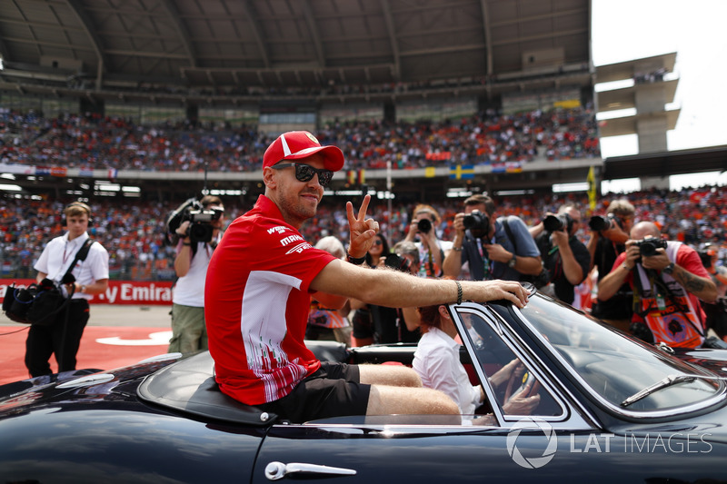 Sebastian Vettel, Ferrari, en el drivers parade
