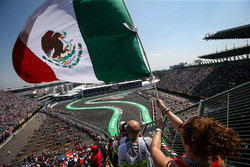 Lewis Hamilton, Mercedes-Benz F1 W08 passes fan with Mexican flag in the grandstand