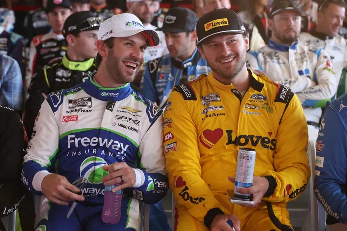 Daniel Suárez, Spire Motorsports, Todd Gilliland, Front Row Motorsports