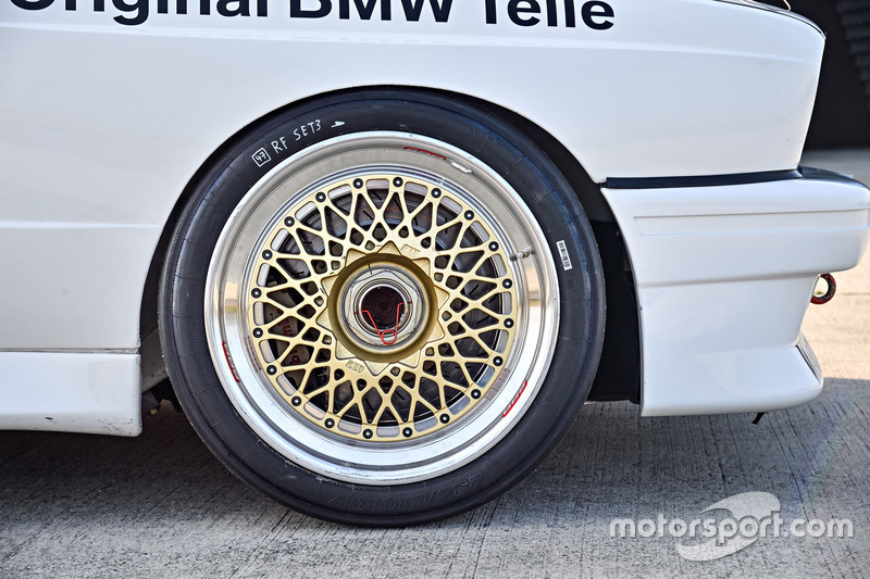 BMW M3 DTM E30 в деталях