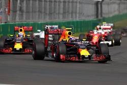 Max Verstappen, Red Bull Racing RB12, Daniel Ricciardo, Red Bull Racing RB12, Sebastian Vettel, Ferr