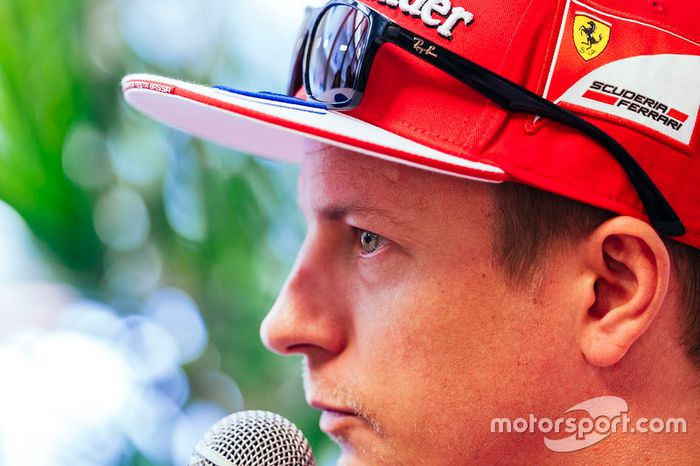 Na Ferrari, Kimi Raikkonen é o primeiro da equipe a aparecer, largando na quinta posição. Sebastian Vettel será o sexto. Assim, o finlandês diminui a contagem em 10 a 8 .