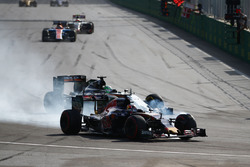 Daniil Kvyat, Scuderia Toro Rosso STR11, und Nico Hülkenberg, Sahara Force India F1 VJM09, im Positi