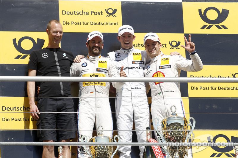 Podium:Pemenang Paul Di Resta, Mercedes-AMG Team HWA, Mercedes-AMG C63 DTM, peringkat kedua Timo Glo