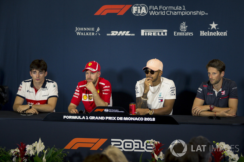 Charles Leclerc, Sauber, Sebastian Vettel, Ferrari, Lewis Hamilton, Mercedes-AMG F1 y Romain Grosjean, Haas F1 en la conferencia de prensa