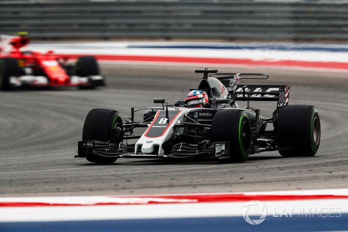Romain Grosjean, Haas F1 Team VF-17, Kimi Raikkonen, Ferrari SF70H