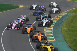 Carlos Sainz Jr., Renault Sport F1 Team R.S. 18 et Fernando Alonso, McLaren MCL33 au départ