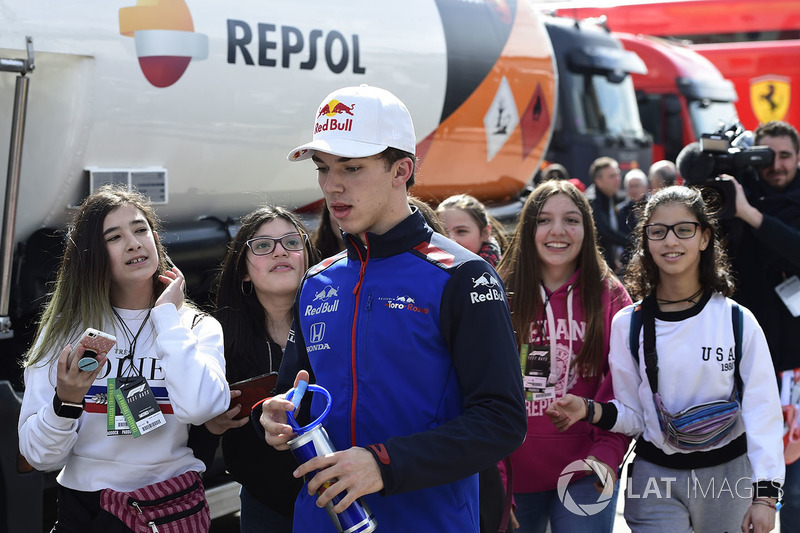 Pierre Gasly, Scuderia Toro Rosso and young fans