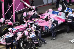 Sergio Perez, Force India VJM11 aux stands
