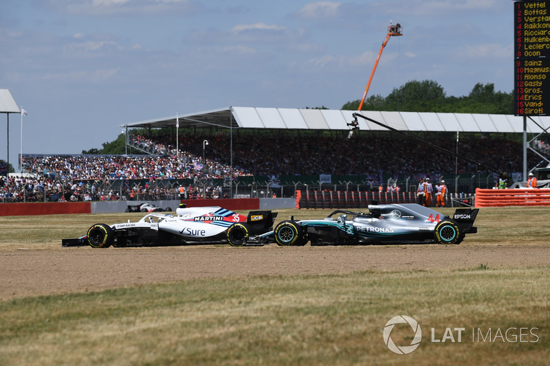 Sergey Sirotkin, Williams FW41 e Lewis Hamilton, Mercedes-AMG F1 W09
