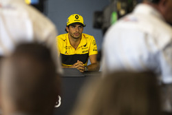 Carlos Sainz Jr., Renault Sport F1 Team, nella conferenza stampa