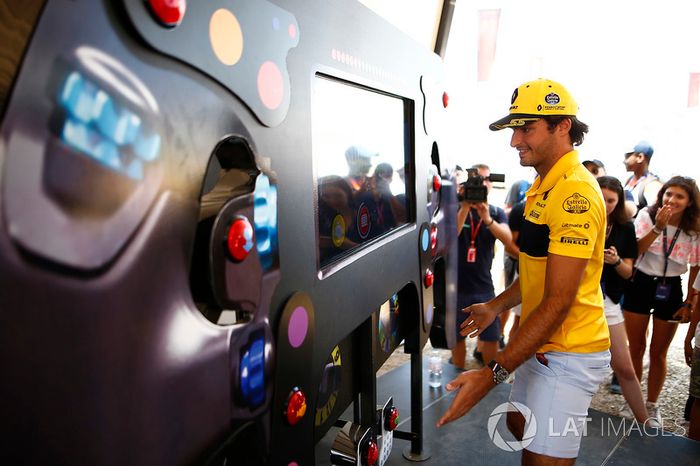 Carlos Sainz Jr., Renault Sport F1 Team prueba sus reflejos