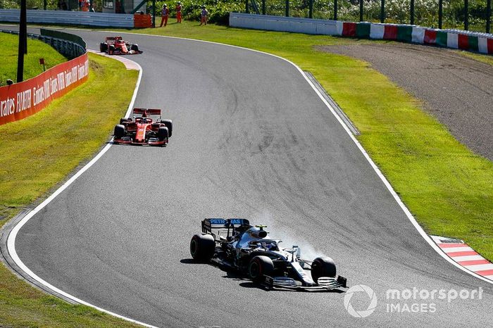 Valtteri Bottas, Mercedes AMG W10, Sebastian Vettel, Ferrari SF90 y Charles Leclerc, Ferrari SF90 