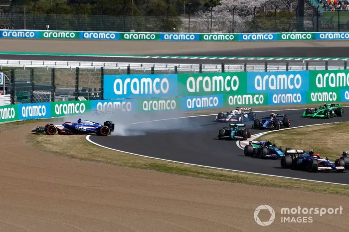 Daniel Ricciardo, RB F1 Team VCARB 01, Alex Albon, Williams FW46, échouent dans le premier tour.