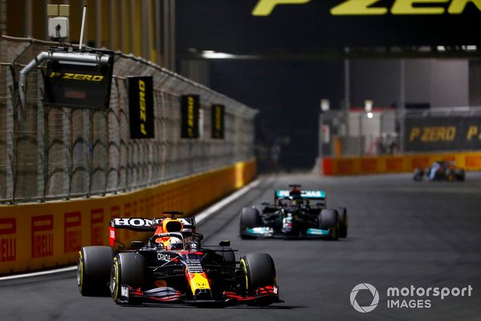 Max Verstappen, Red Bull Racing RB16B, Lewis Hamilton, Mercedes W12