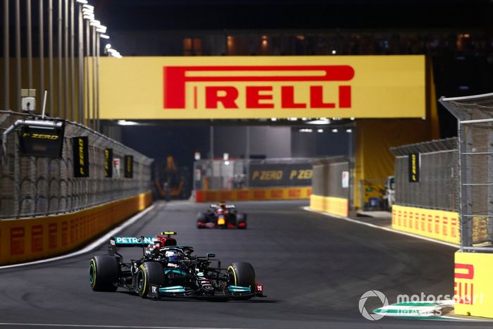 Valtteri Bottas, Mercedes W12, Max Verstappen, Red Bull Racing RB16B