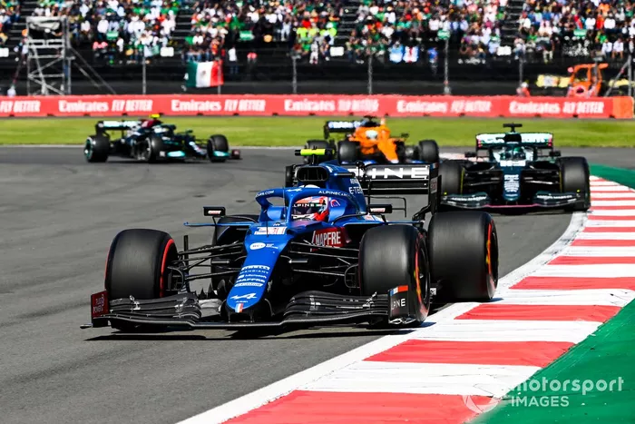 Esteban Ocon, Alpine A521, Lance Stroll, Aston Martin AMR21, Daniel Ricciardo, McLaren MCL35M