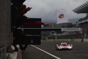 Ganador de la carrera #6 Porsche Penske Motorsport Porsche 963: Kevin Estre, Andre Lotterer, Laurens Vanthoor