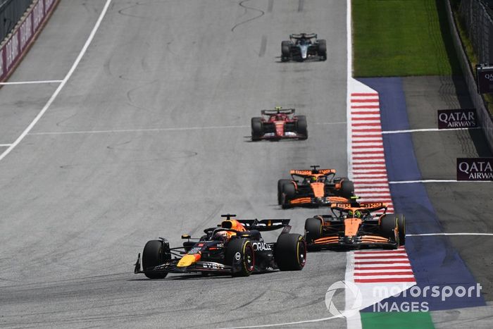 Max Verstappen, Red Bull Racing RB20, Lando Norris, McLaren MCL38, Oscar Piastri, McLaren MCL38