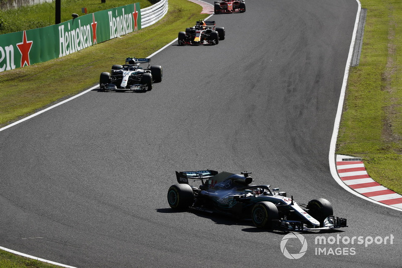 Lewis Hamilton, Mercedes AMG F1 W09, Valtteri Bottas, Mercedes AMG F1 W09 y Sebastian Vettel, Ferrari SF71H