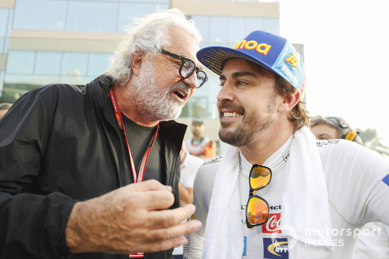 Fernando Alonso, McLaren, con Flavio Briatore, in griglia di partenza