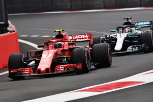 Kimi Raikkonen, Ferrari SF71H et Lewis Hamilton, Mercedes AMG F1 W09 EQ Power+