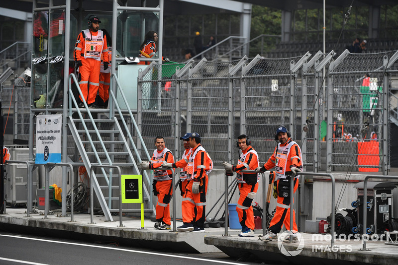 Des commissaires