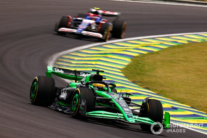 Valtteri Bottas, Stake F1 Team KICK Sauber C44, Yuki Tsunoda, RB F1 Team VCARB 01