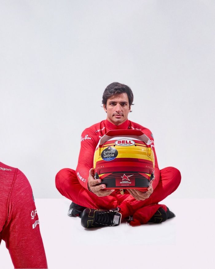 Casco de Carlos Sainz para la F1 2022