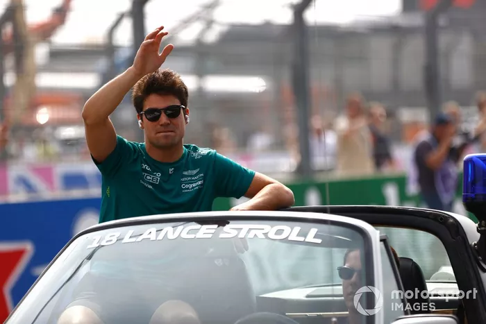 Lance Stroll, desfile de pilotos de Aston Martin