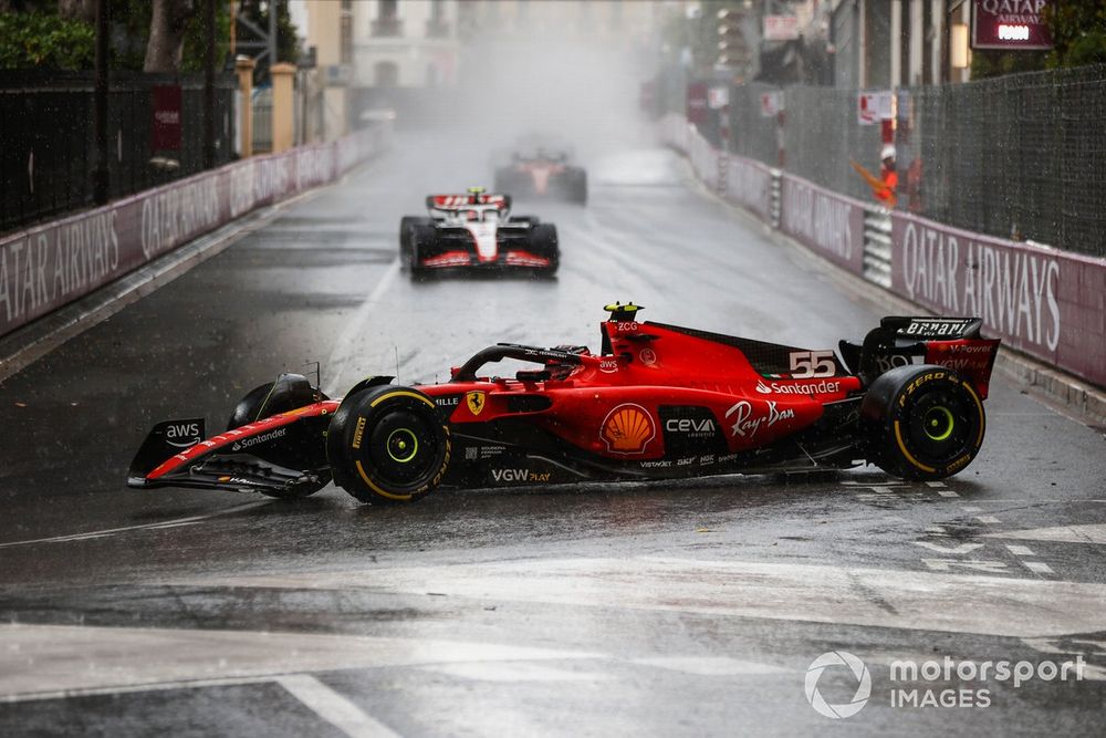 Carlos Sainz, Ferrari SF-23, hace un trompo