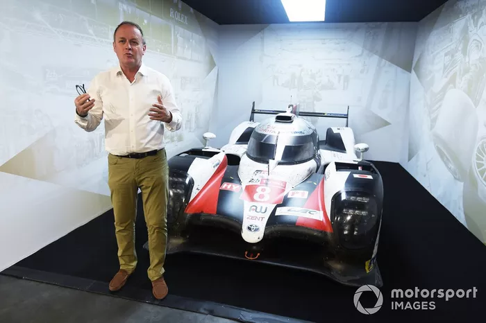 Il direttore del museo della 24 Ore di Le Mans Fabrice Bourrigaud con la Toyota TS050 Hybrid vincitrice della 24 Ore di Le Mans 2019