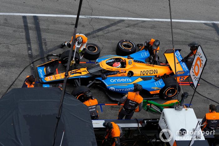 Felix Rosenqvist, Arrow McLaren Chevrolet, parada en boxes